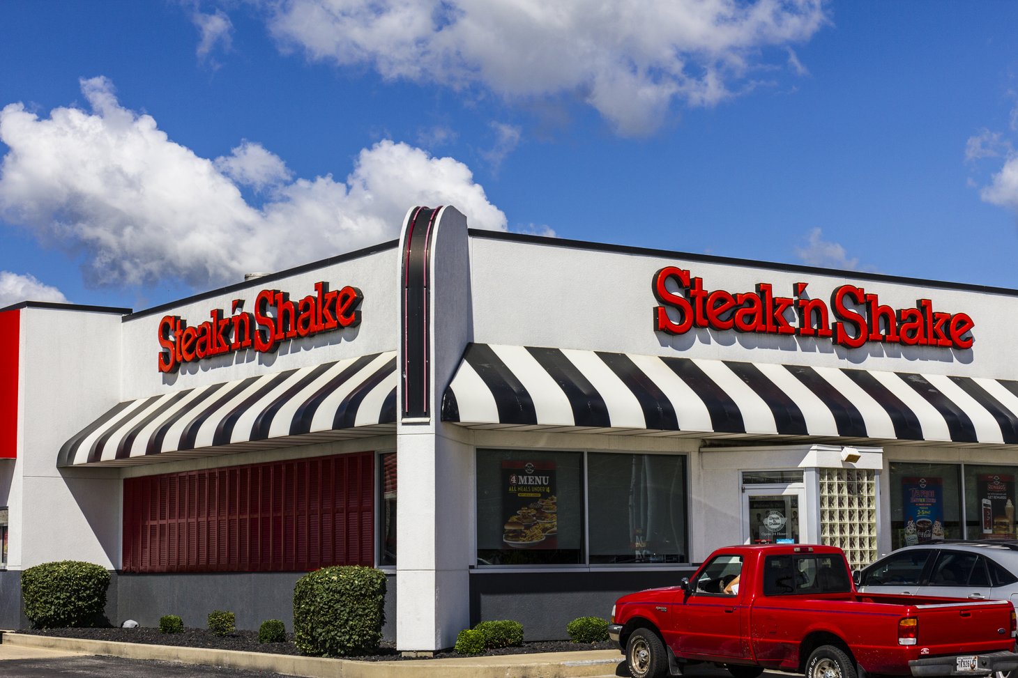 8 Big Restaurant Chains Closing Locations in 2023
