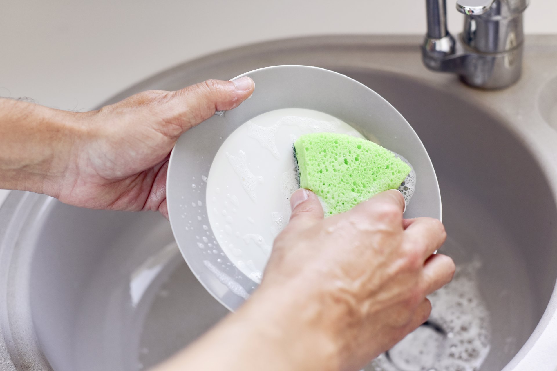 How Worried Should I Be About Bacteria on Kitchen Sponges