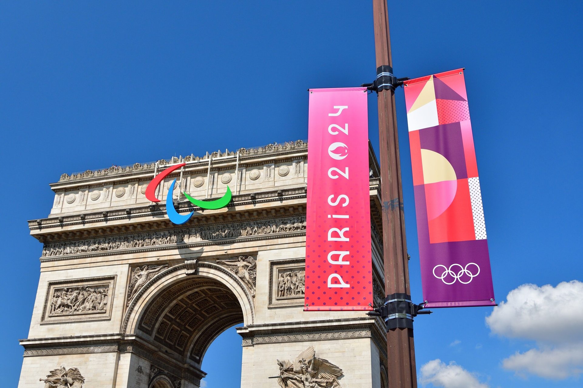 Paris, France. The Arc de Triomphe with the Paralympic symbol attached and the Paris Olympic flag. July 17, 2024.